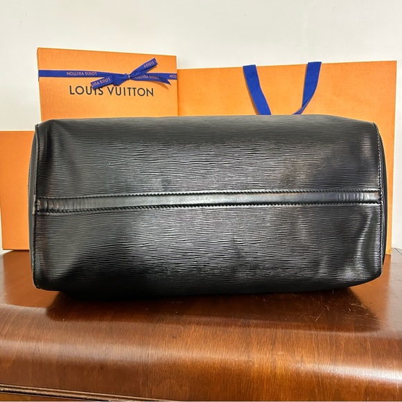 Louis Vuitton Black Epi Speedy 40 - Picture 6 of 15